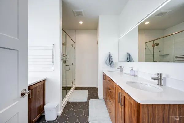 $899,000 | 1325 Southwest Panorama Drive, Pullman, WA 99163