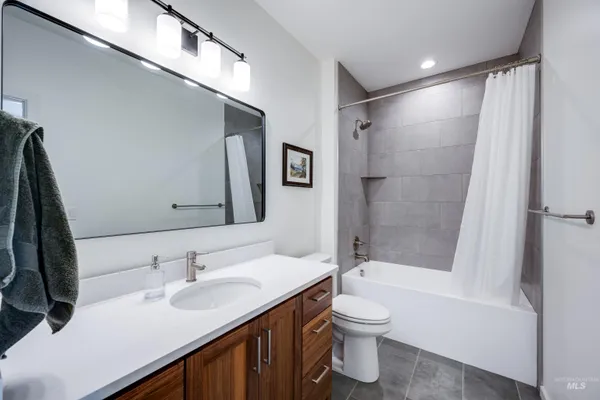 $899,000 | 1325 Southwest Panorama Drive, Pullman, WA 99163