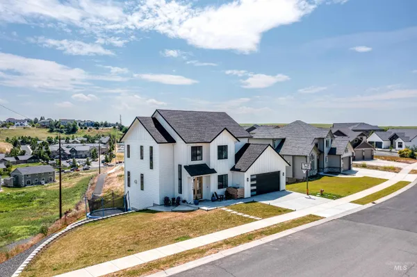 $899,000 | 1325 Southwest Panorama Drive, Pullman, WA 99163