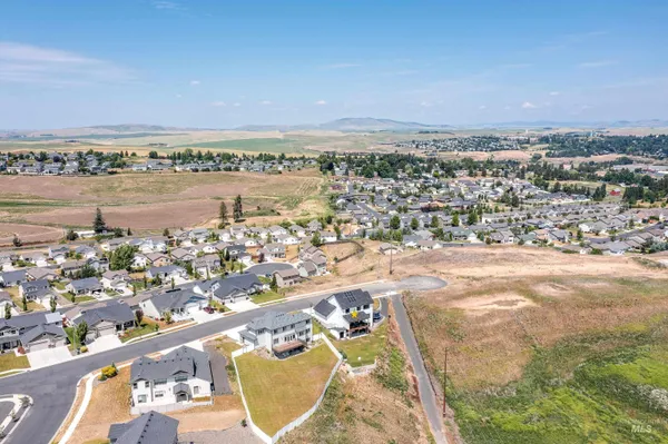 $899,000 | 1325 Southwest Panorama Drive, Pullman, WA 99163