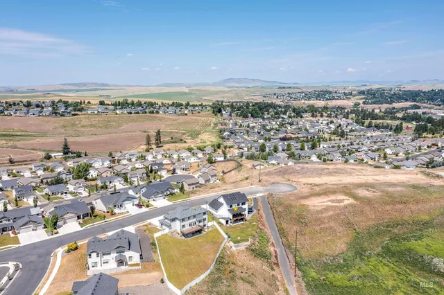 $899,000 | 1325 Southwest Panorama Drive, Pullman, WA 99163