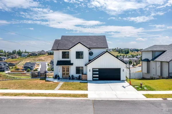 $899,000 | 1325 Southwest Panorama Drive, Pullman, WA 99163