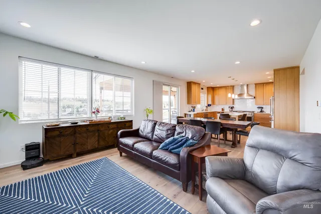 $899,000 | 1325 Southwest Panorama Drive, Pullman, WA 99163