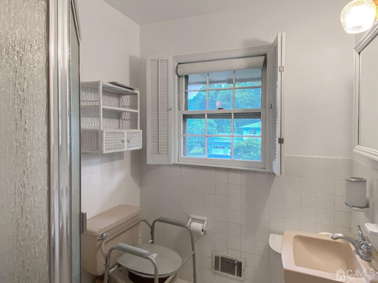 26 Dexter Road East Brunswick, NJ 08816 - Photo 15 of 22 Gallery Image 15