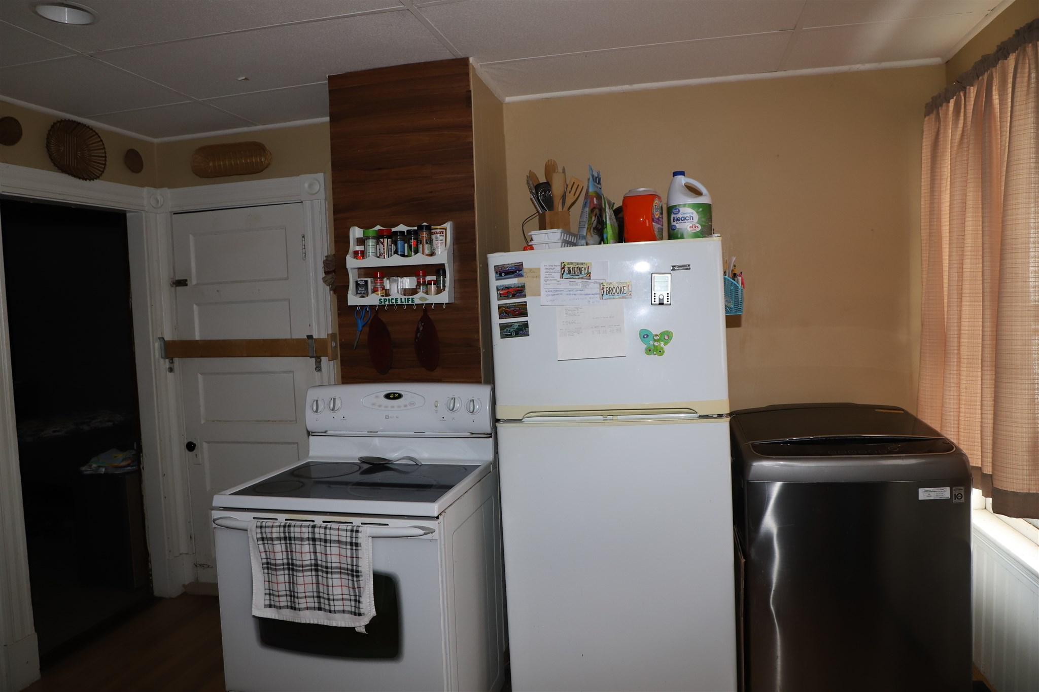 11 Tuttle Street Rockingham, VT 05101 - Photo 5 of 33