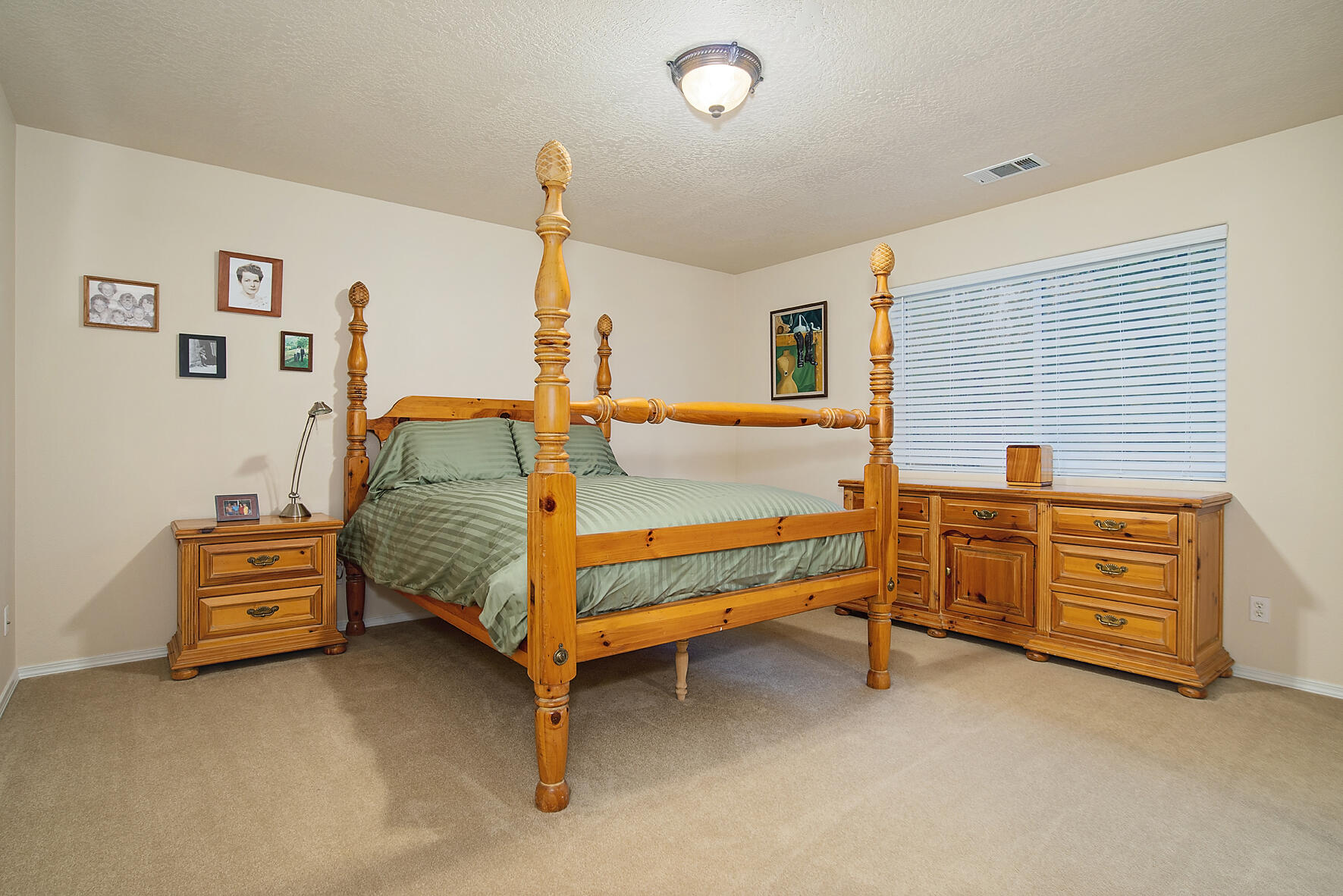 646 Raven Road Central Point, OR 97502 - Photo 50 of 74 Guest Bedroom