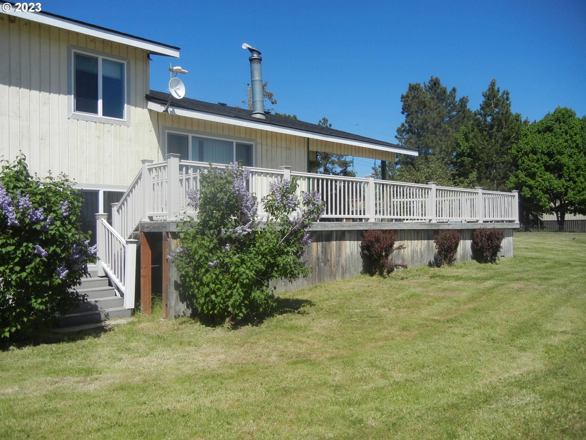 43776 Buckboard Trail Road Pendleton, OR 97801 - Photo 2 of 22 a house view with a garden space