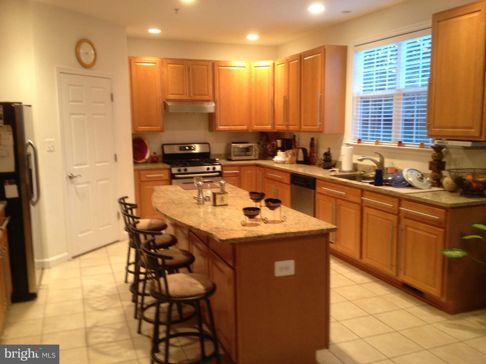 13717 Rockingham Road Germantown, MD 20874 - Photo 5 of 12 Kitchen