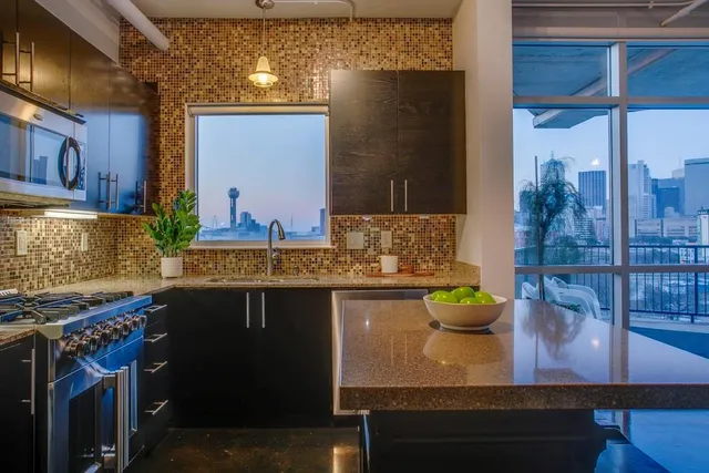 $435,000 | 1001 Belleview Street, Unit 708, Dallas, TX 75215