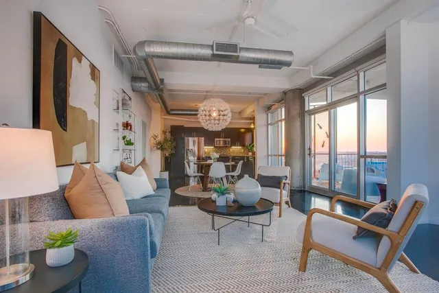 $435,000 | 1001 Belleview Street, Unit 708, Dallas, TX 75215