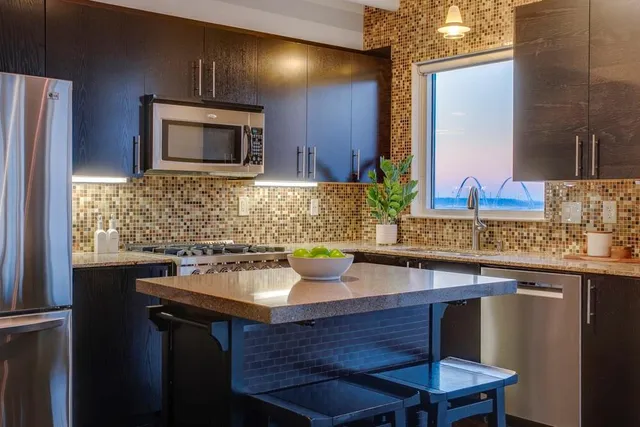 $435,000 | 1001 Belleview Street, Unit 708, Dallas, TX 75215