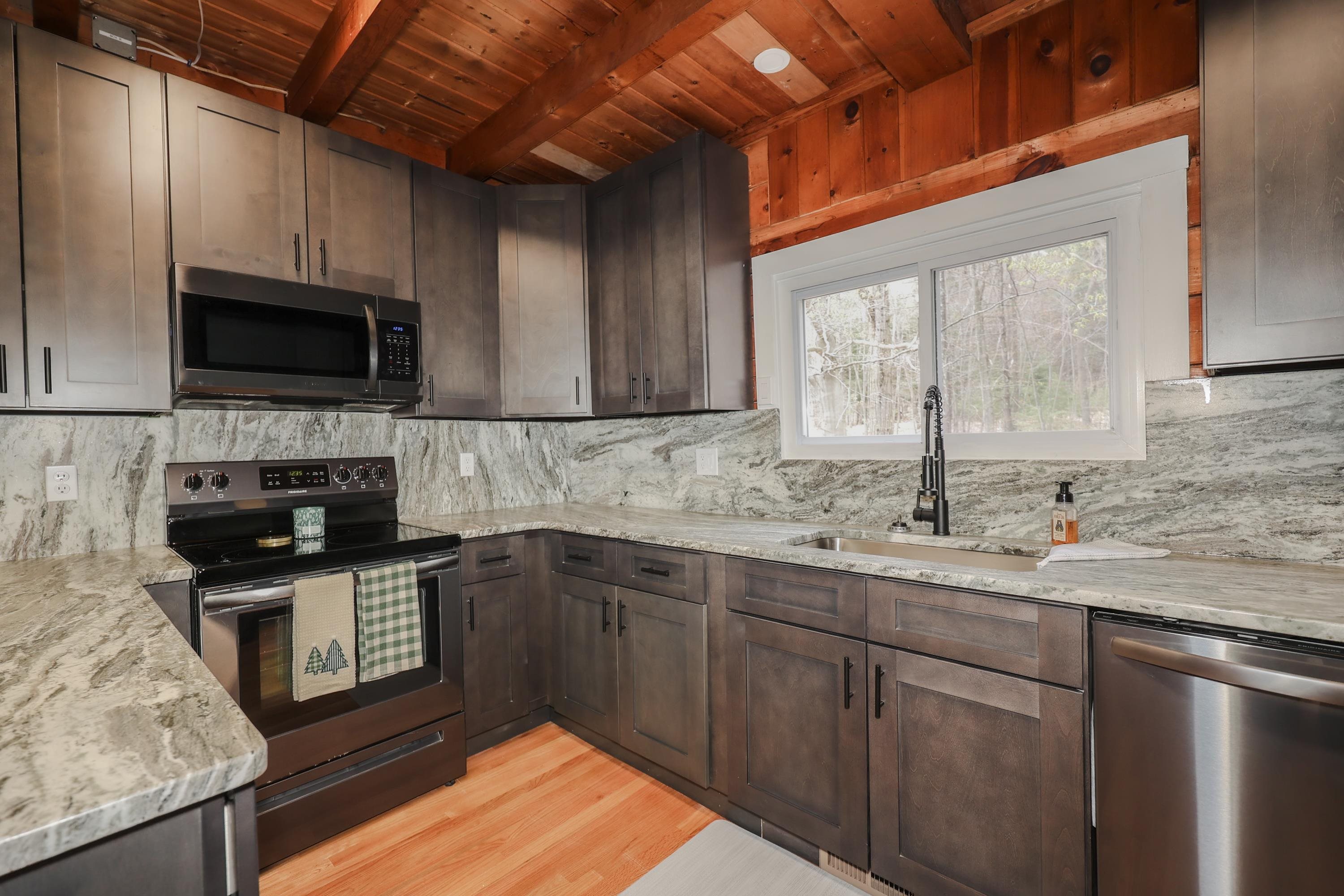 22 Pleasant Hill Road Deerfield, NH 03037 - Photo 6 of 40