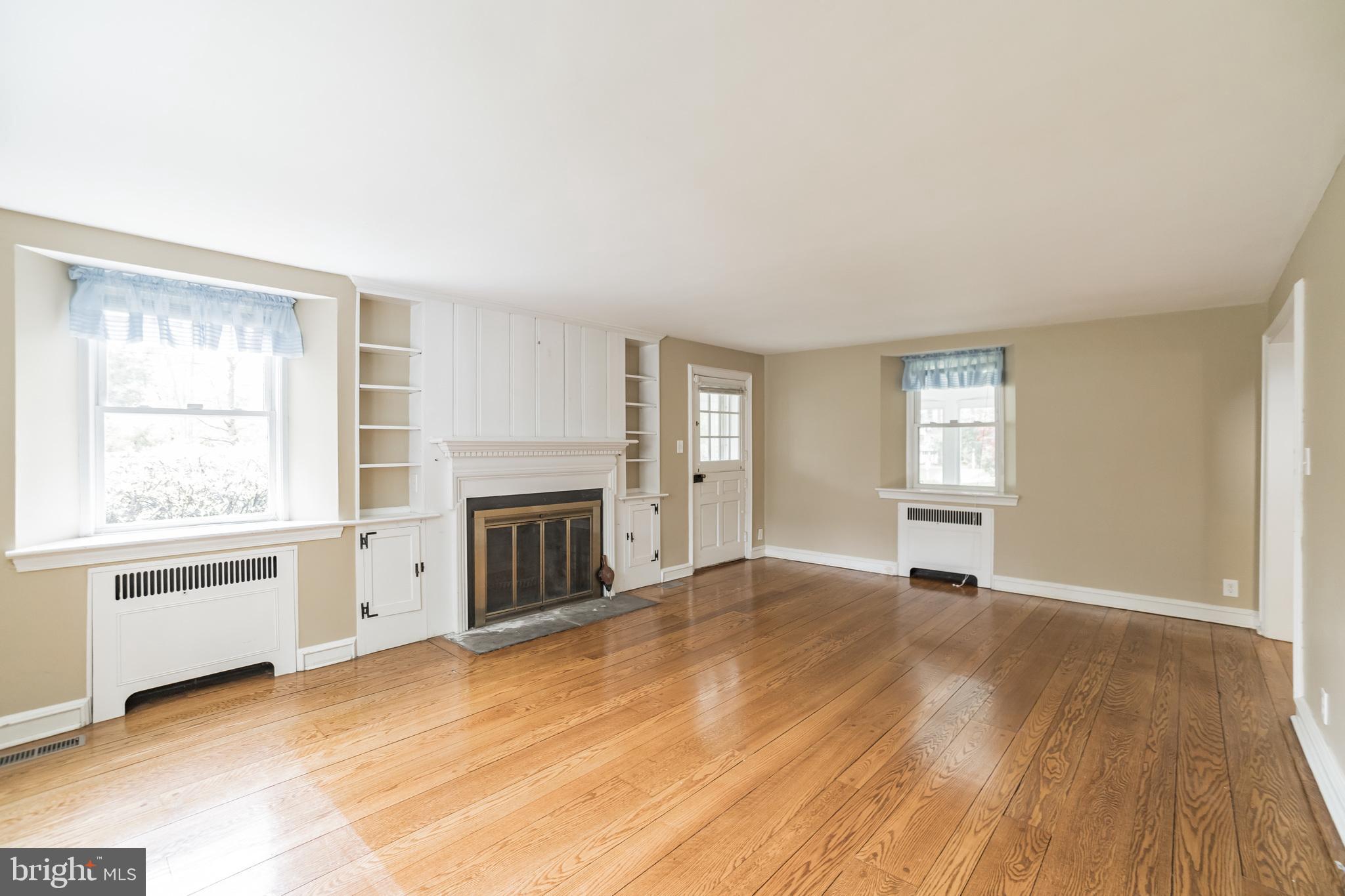 235 East Rose Tree Road Media, PA 19063 - Photo 3 of 31 Living Room