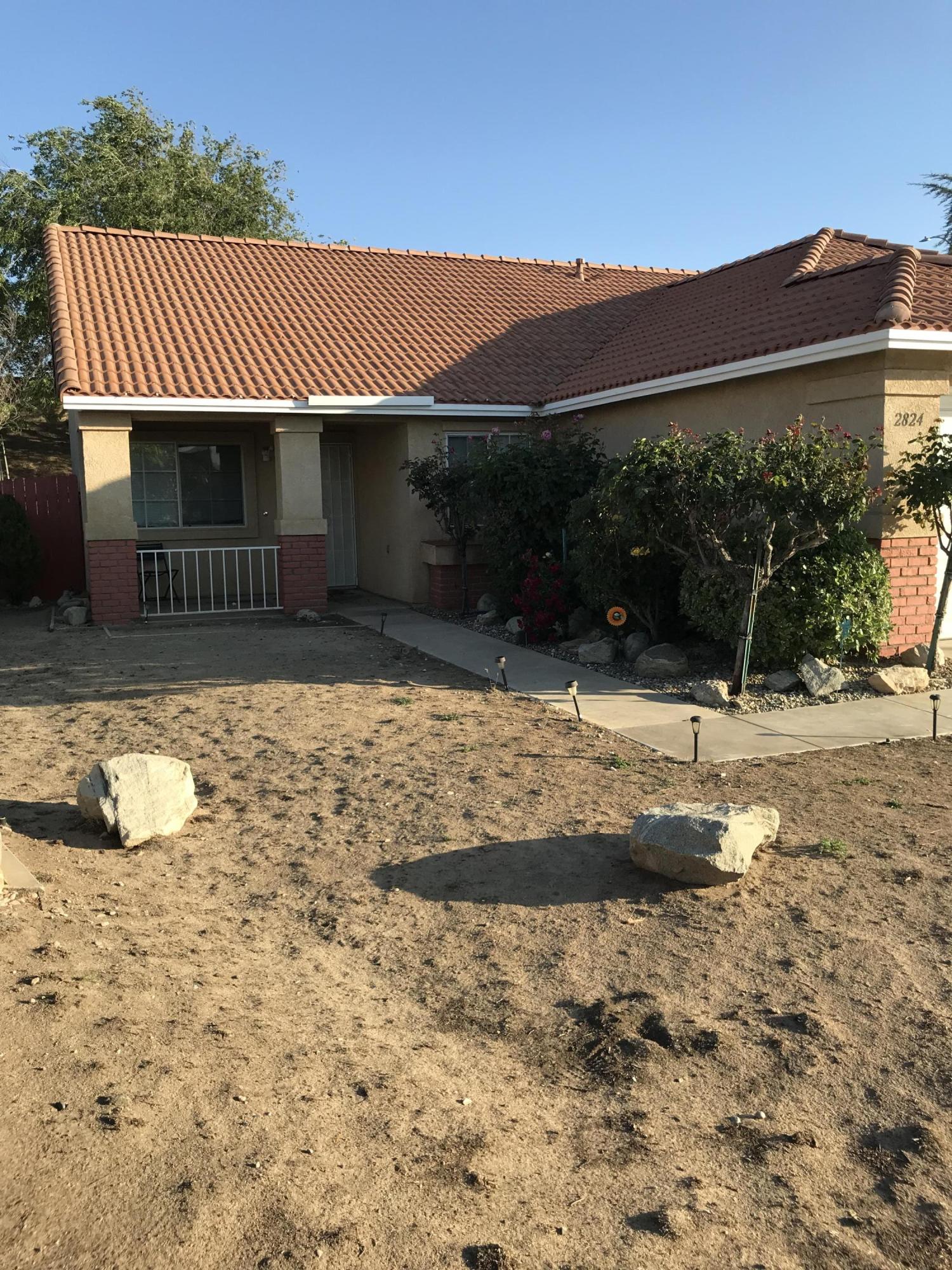 2824 Chuckwagon Road Palmdale, CA 93550 - Photo 3 of 28 2F3E786D-3D7E-4D54-B9DC-DE6861623EA1