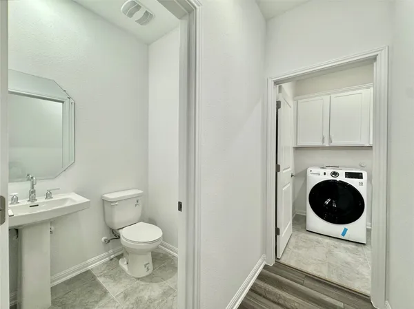 $2,050 | 611 Emory Xing Boulevard, Hutto, TX 78634