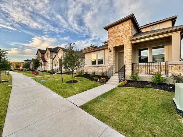 $2,050 | 611 Emory Xing Boulevard, Hutto, TX 78634