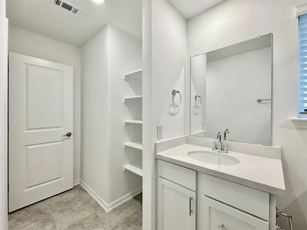 $2,050 | 611 Emory Xing Boulevard, Hutto, TX 78634