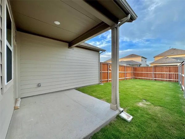$2,050 | 611 Emory Xing Boulevard, Hutto, TX 78634