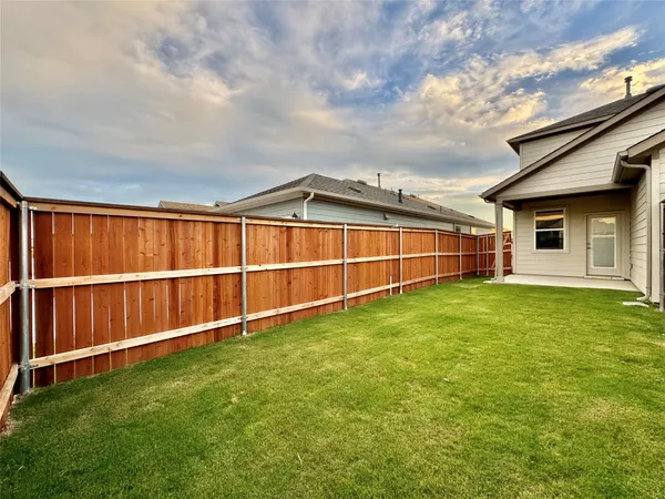 $2,050 | 611 Emory Xing Boulevard, Hutto, TX 78634