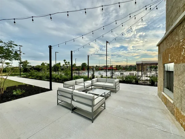 $2,050 | 611 Emory Xing Boulevard, Hutto, TX 78634