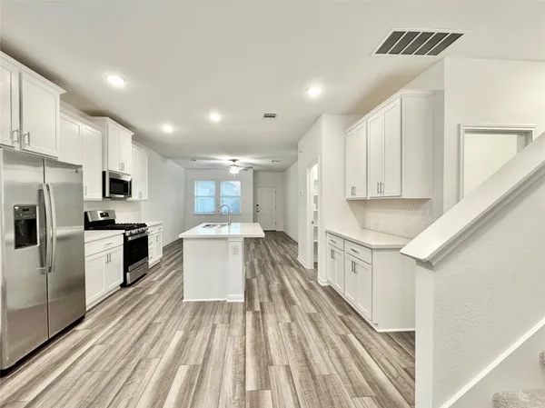 $2,050 | 611 Emory Xing Boulevard, Hutto, TX 78634