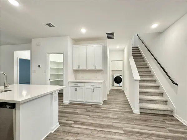 $2,050 | 611 Emory Xing Boulevard, Hutto, TX 78634