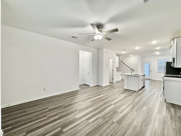 $2,050 | 611 Emory Xing Boulevard, Hutto, TX 78634