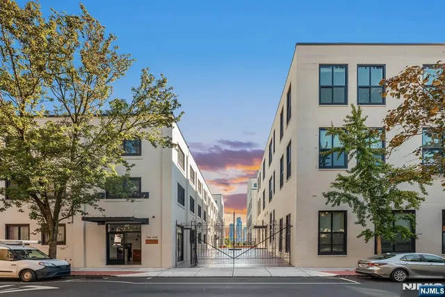 $699,000 | 518-536 Gregory Avenue, Unit C301, Weehawken, NJ 07086