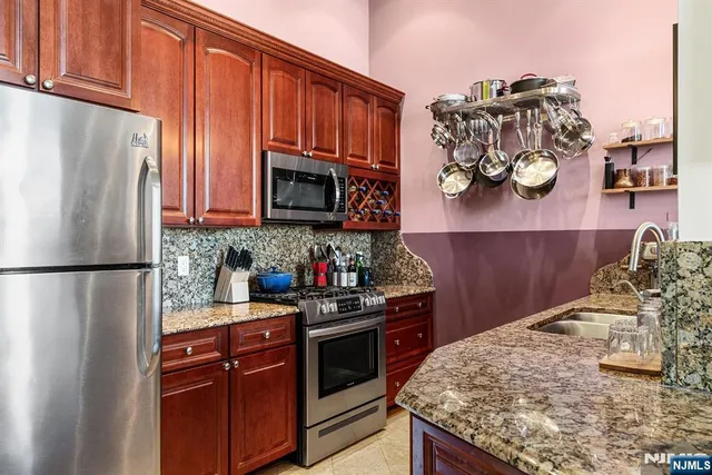 $699,000 | 518-536 Gregory Avenue, Unit C301, Weehawken, NJ 07086