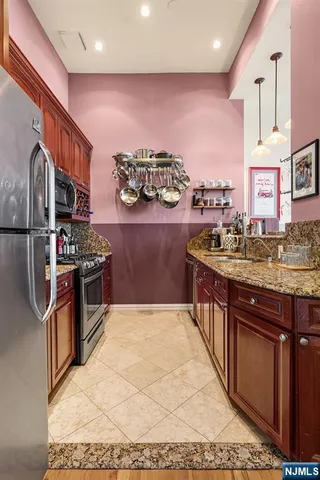 $699,000 | 518-536 Gregory Avenue, Unit C301, Weehawken, NJ 07086