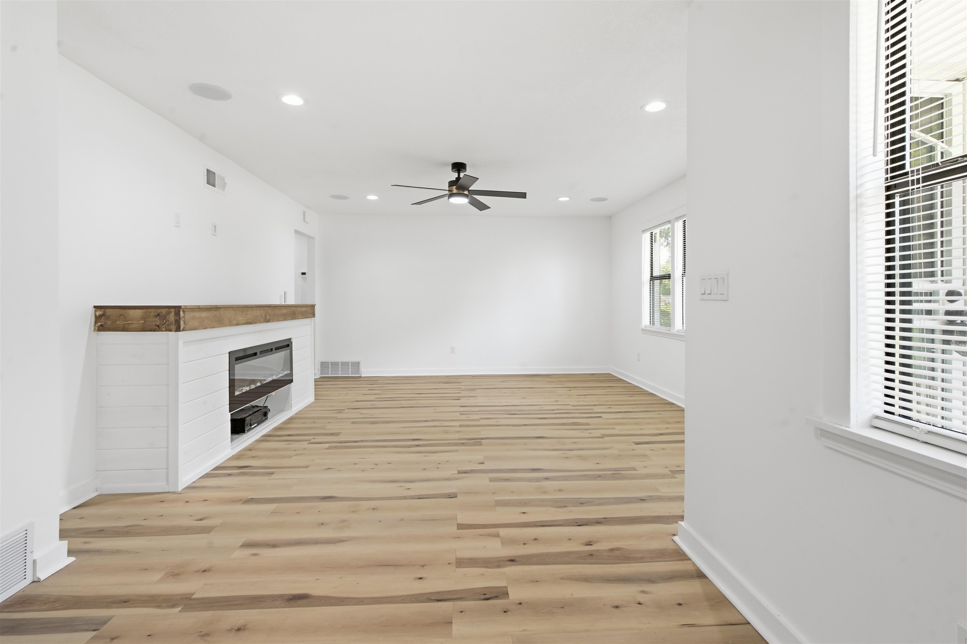 1107 West Raines Road Memphis, TN 38109 - Photo 3 of 13