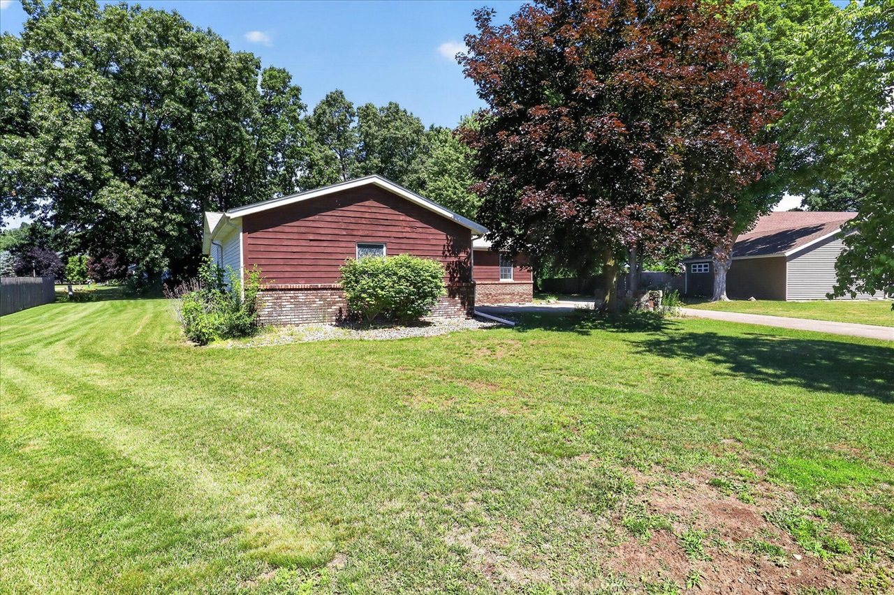 56800 Bow Drive Three Rivers, MI 49093 - Photo 2 of 44