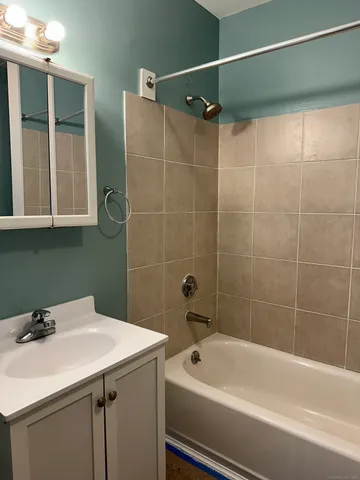 $1,800 | 232 Glen Street, New Britain, CT 06051