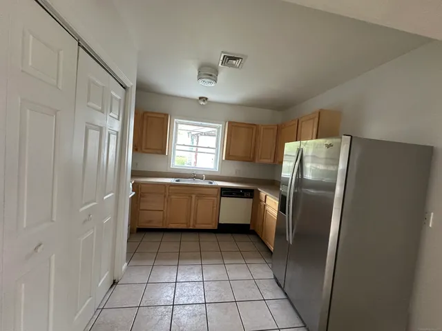 $1,800 | 232 Glen Street, New Britain, CT 06051