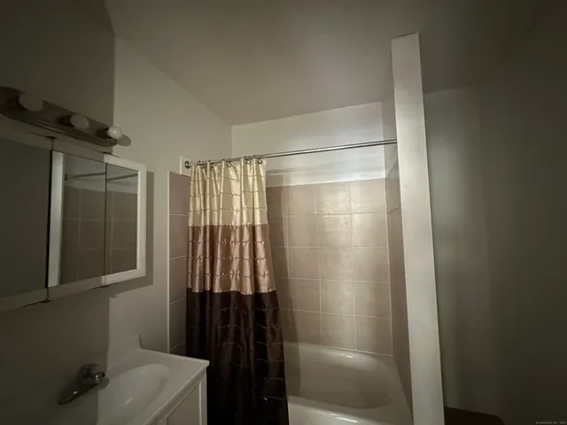 $1,800 | 232 Glen Street, New Britain, CT 06051