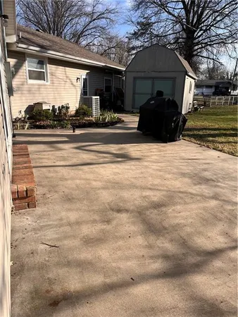 $275,000 | 734 North Leonard Street, Girard, KS 66743