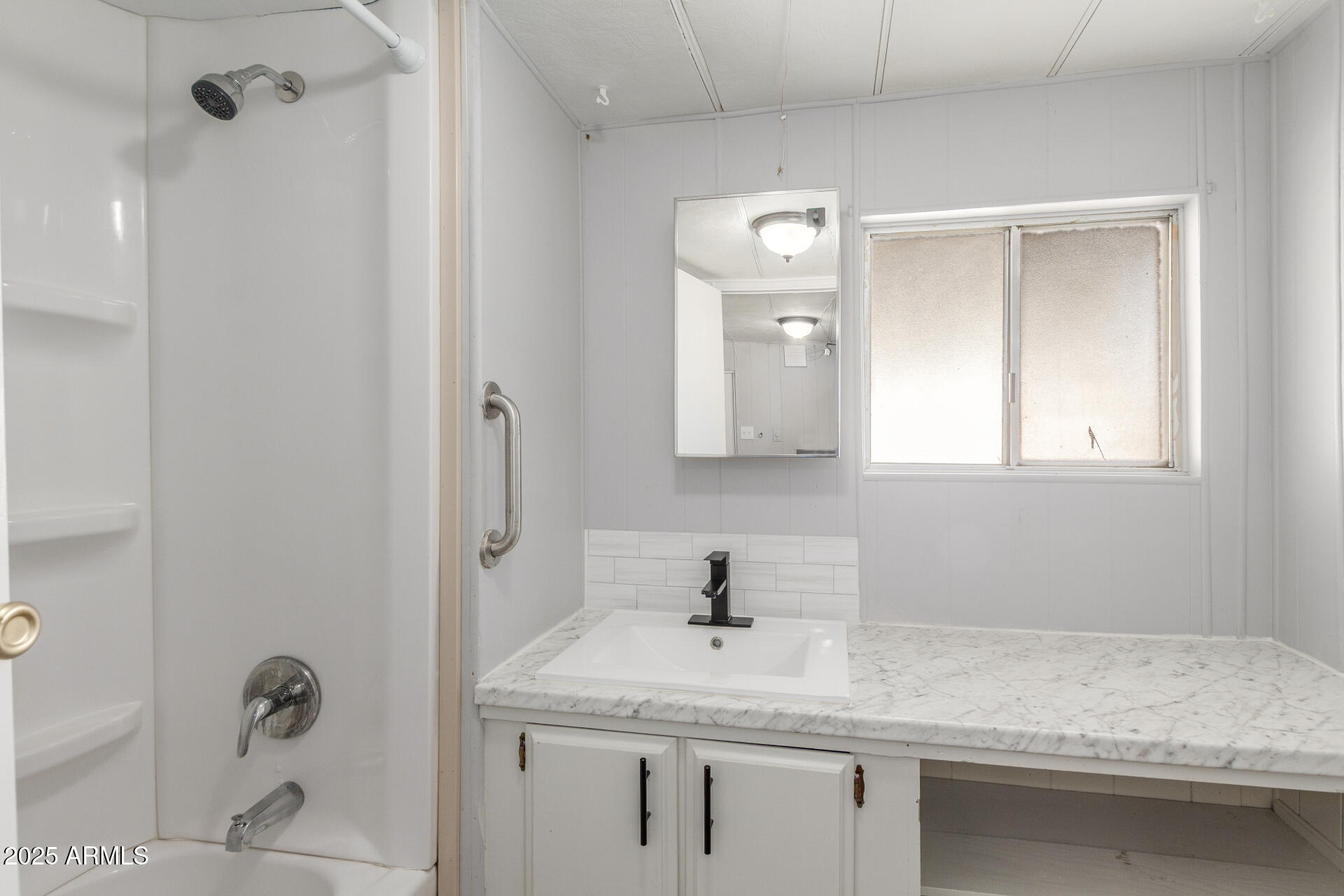 16225 North Cave Creek Road, Unit 140 Phoenix, AZ 85032 - Photo 20 of 32 a bathroom with a sink vanity granite tub and shower