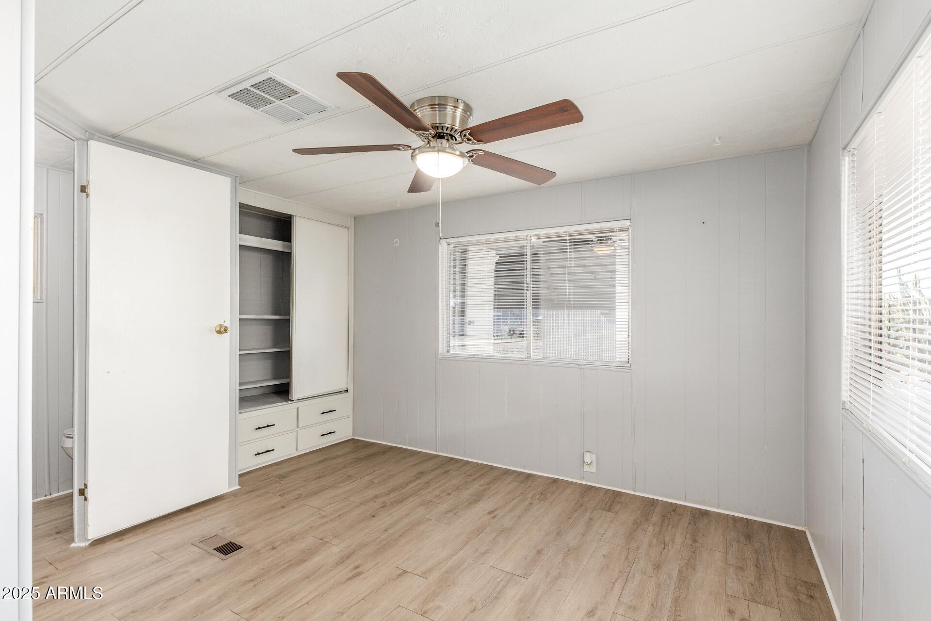 16225 North Cave Creek Road, Unit 140 Phoenix, AZ 85032 - Photo 10 of 32 a view of an empty room with a window