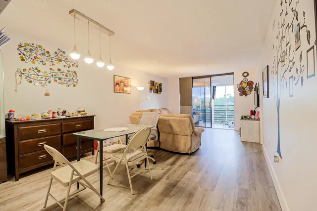 $200,000 | 1100 Colony Point Circle, Unit 415, Pembroke Pines, FL 33026