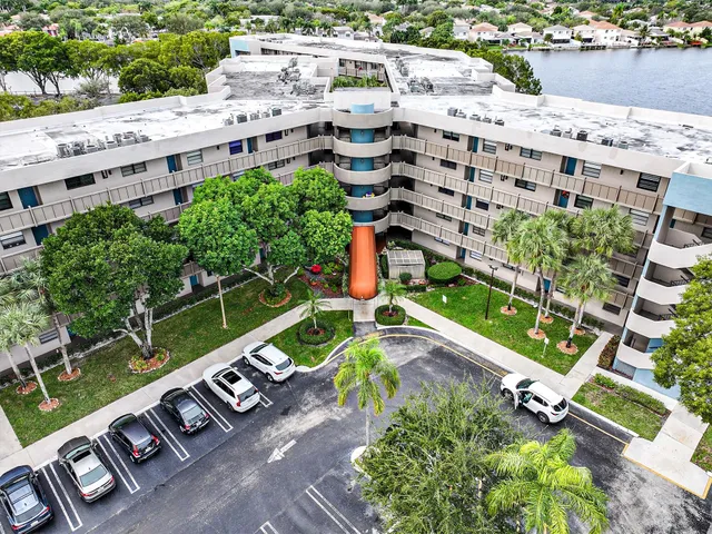$200,000 | 1100 Colony Point Circle, Unit 415, Pembroke Pines, FL 33026