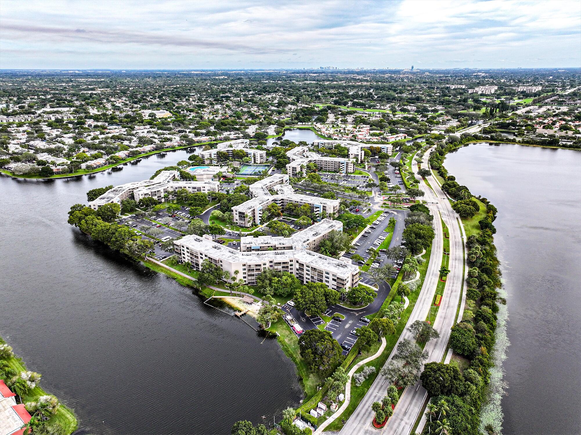 1100 Colony Point Circle, Unit 415 Pembroke Pines, FL 33026 - Photo 3 of 85 #3