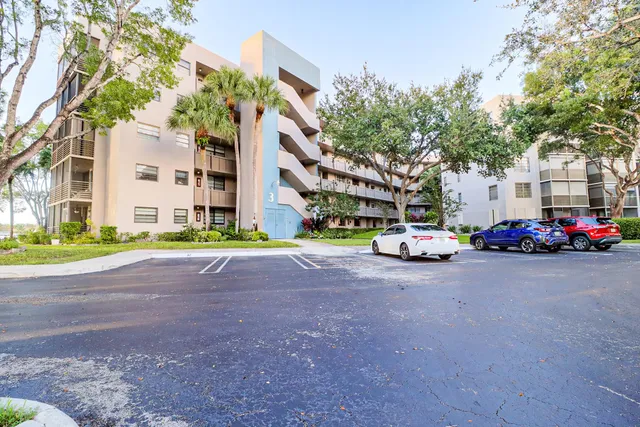 $200,000 | 1100 Colony Point Circle, Unit 415, Pembroke Pines, FL 33026