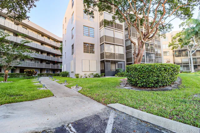 $200,000 | 1100 Colony Point Circle, Unit 415, Pembroke Pines, FL 33026