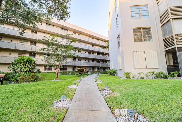 $200,000 | 1100 Colony Point Circle, Unit 415, Pembroke Pines, FL 33026