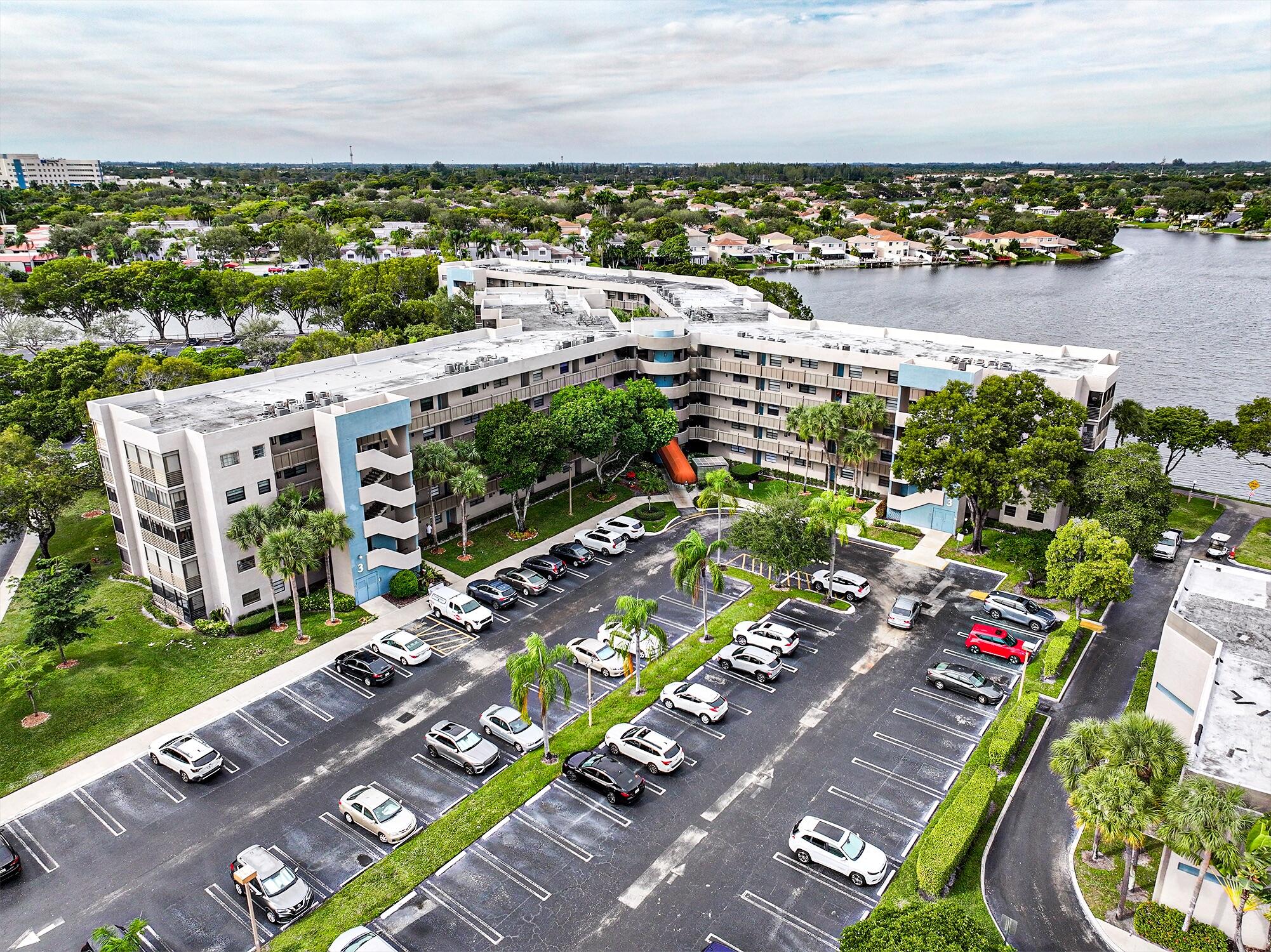 1100 Colony Point Circle, Unit 415 Pembroke Pines, FL 33026 - Photo 4 of 85 #4