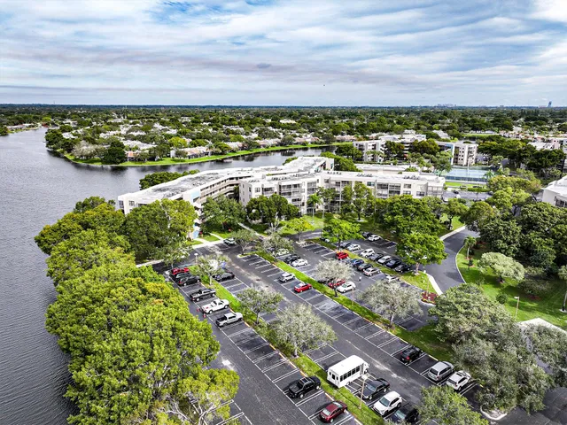 $200,000 | 1100 Colony Point Circle, Unit 415, Pembroke Pines, FL 33026