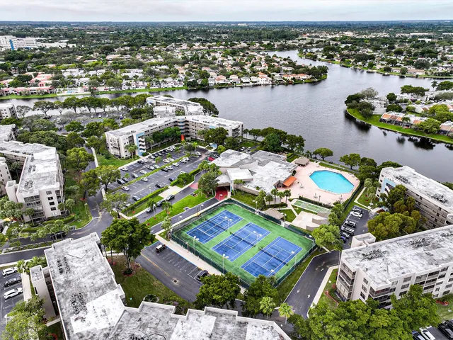 $200,000 | 1100 Colony Point Circle, Unit 415, Pembroke Pines, FL 33026