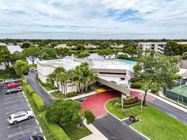 $200,000 | 1100 Colony Point Circle, Unit 415, Pembroke Pines, FL 33026