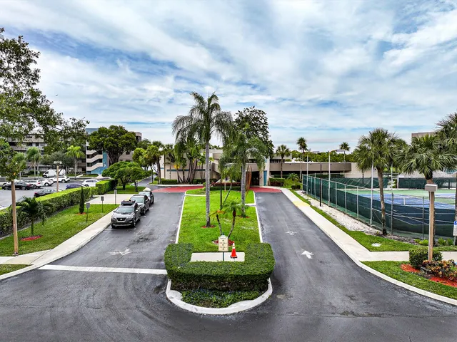 $200,000 | 1100 Colony Point Circle, Unit 415, Pembroke Pines, FL 33026