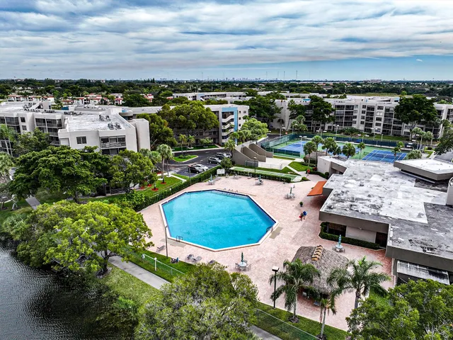 $200,000 | 1100 Colony Point Circle, Unit 415, Pembroke Pines, FL 33026